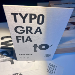 Kartka typograficzna ze sloganem reklamowym (autor: Maciej Zarański)